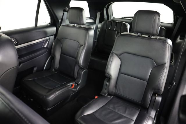 Certified 2018 Ford Explorer XLT w/ Equipment Group 202A image 31