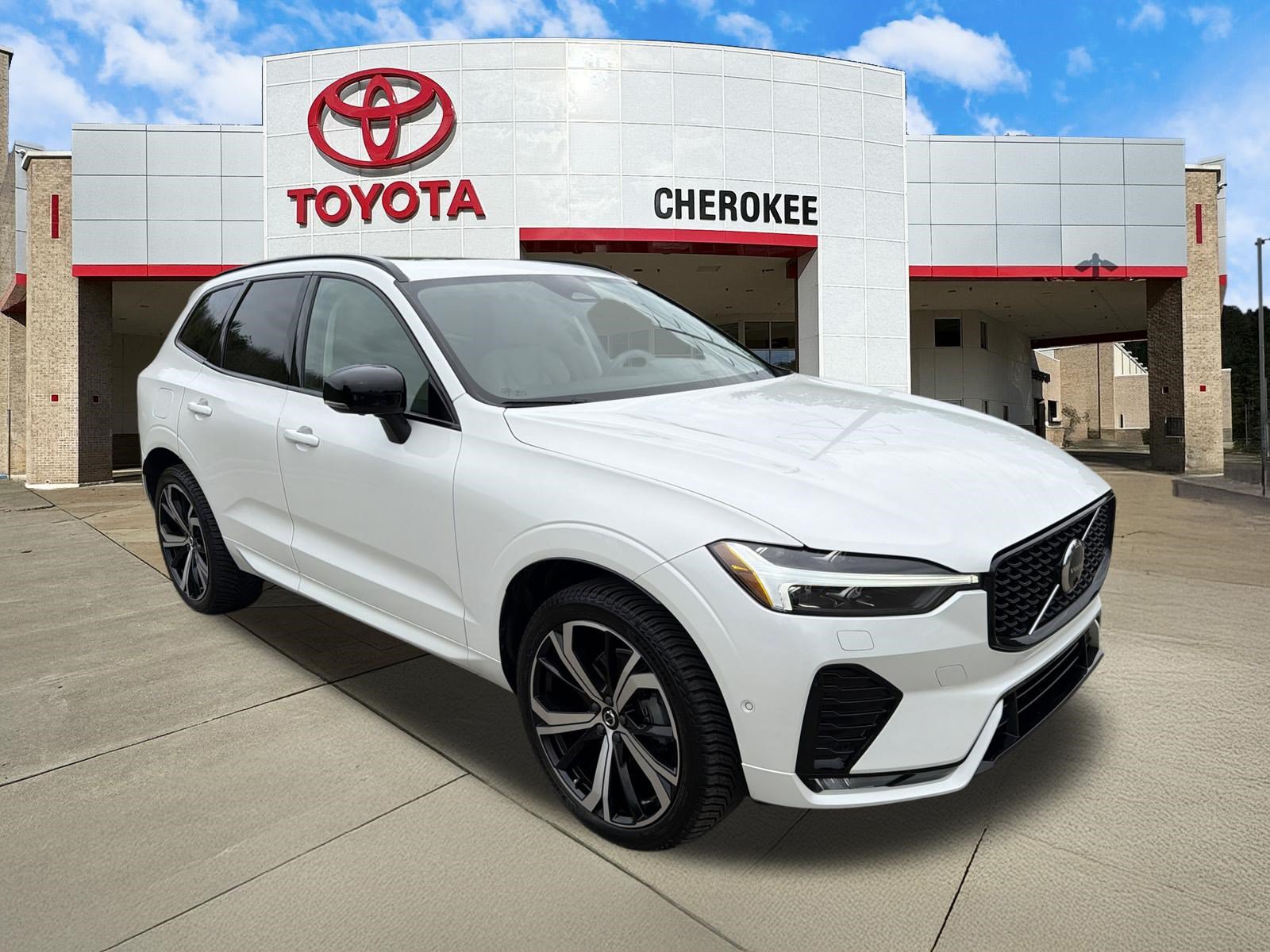 Used 2024 Volvo XC60 B5 Ultimate w/ Protection Package Premier AWD/4WD image 3