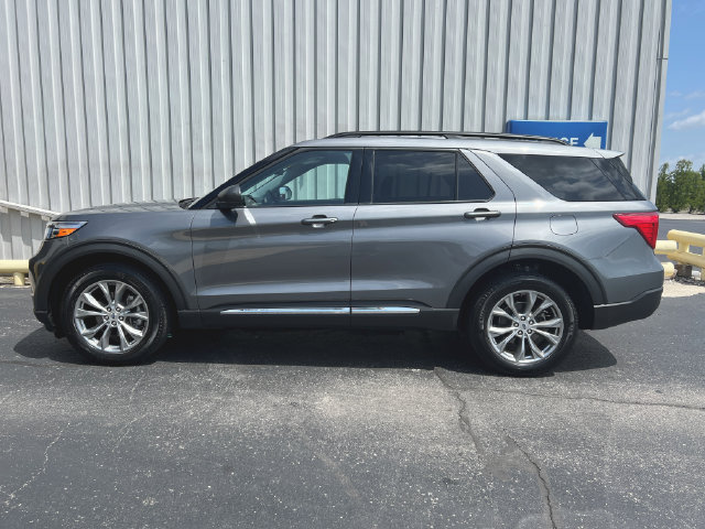 Used 2023 Ford Explorer XLT w/ Equipment Group 202A AWD/4WD image 6