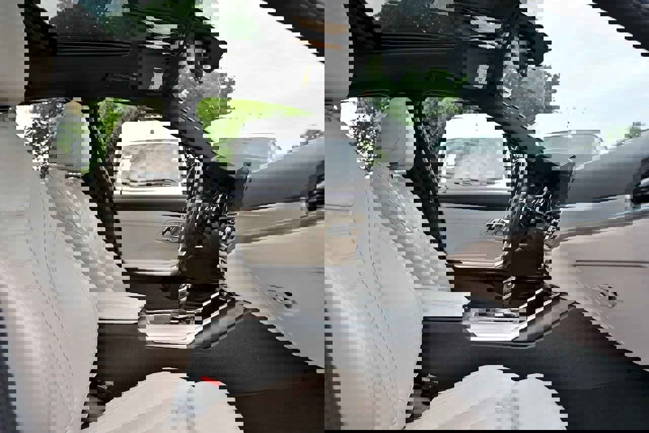 Used 2021 BMW 330i Sedan w/ Driving Assistance Package image 16