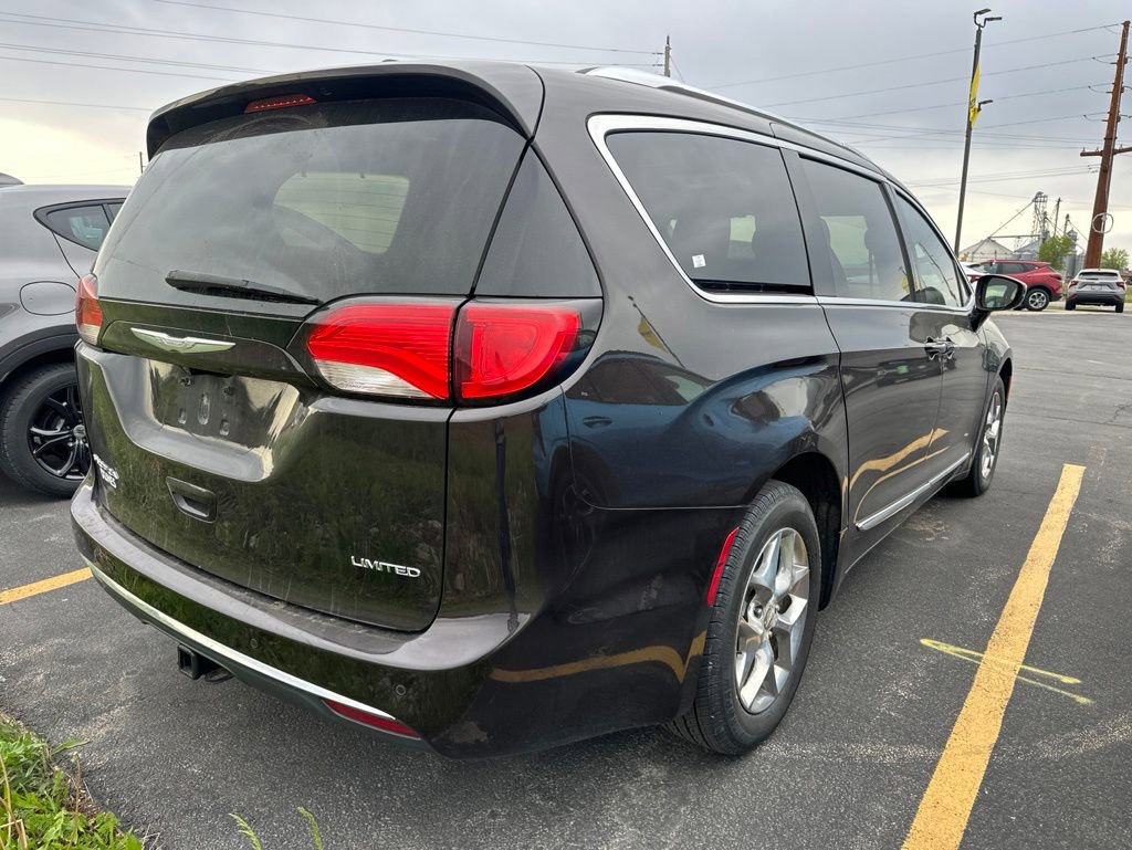 Used 2017 Chrysler Pacifica Limited w/ UConnect Theater Package FWD image 8