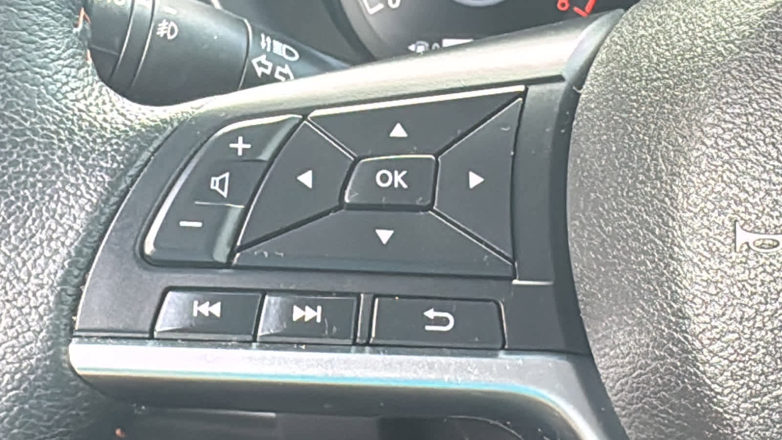 Used 2024 Nissan Kicks SR image 18