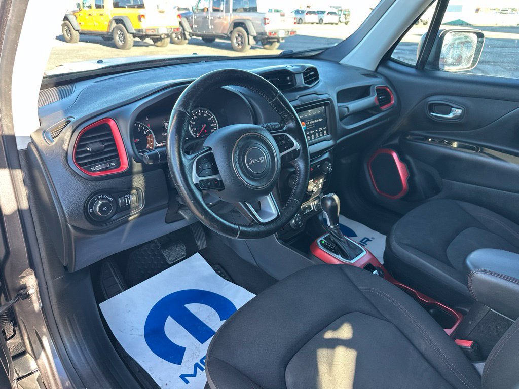 Used 2019 Jeep Renegade Trailhawk w/ Cold Weather Group II AWD/4WD image 9