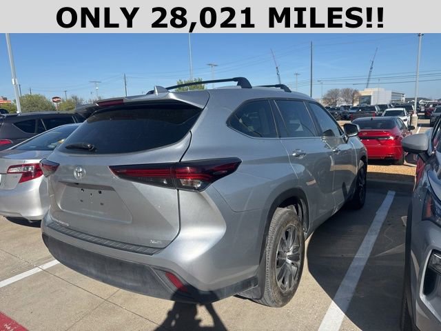 Used 2024 Toyota Highlander XLE image 2