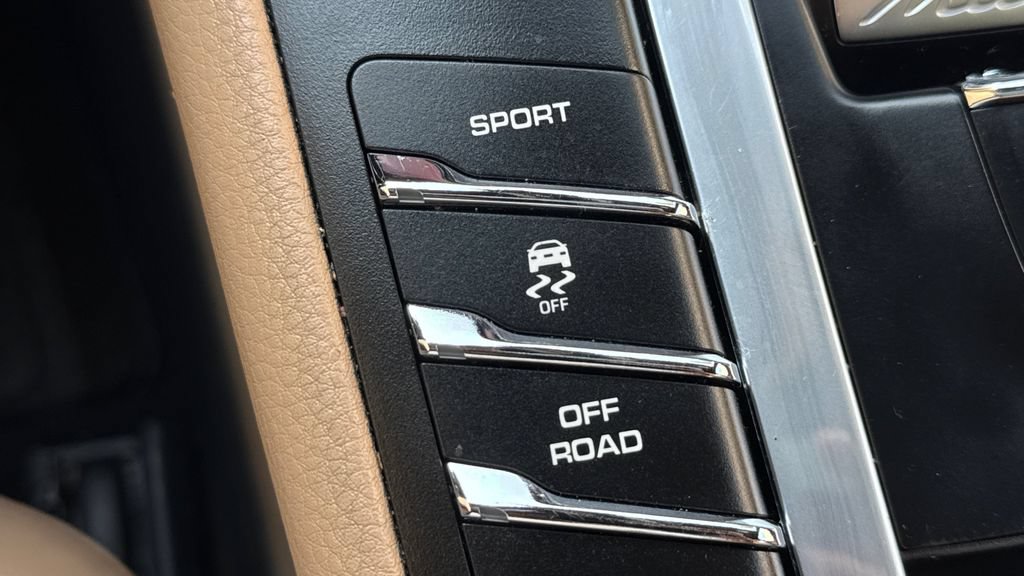 Used 2019 Porsche Macan AWD/4WD image 34