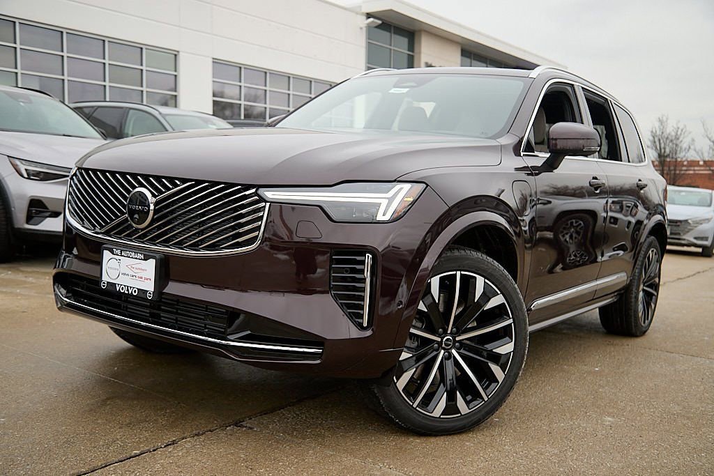 New 2026 Volvo XC90 T8 Ultra w/ Protection Package image 2