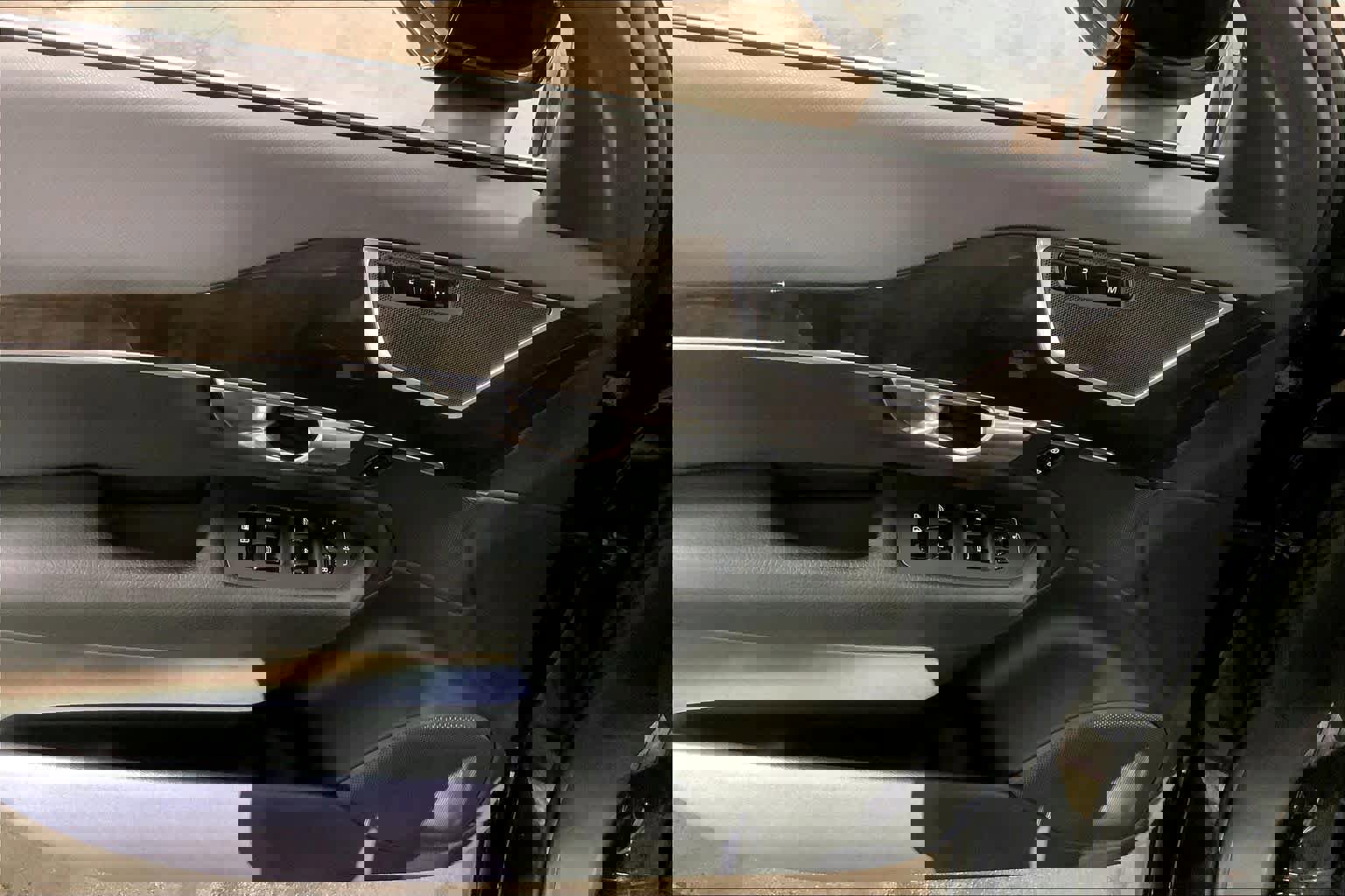 Used 2019 Volvo XC90 T5 Momentum w/ Protection Package Premier image 36