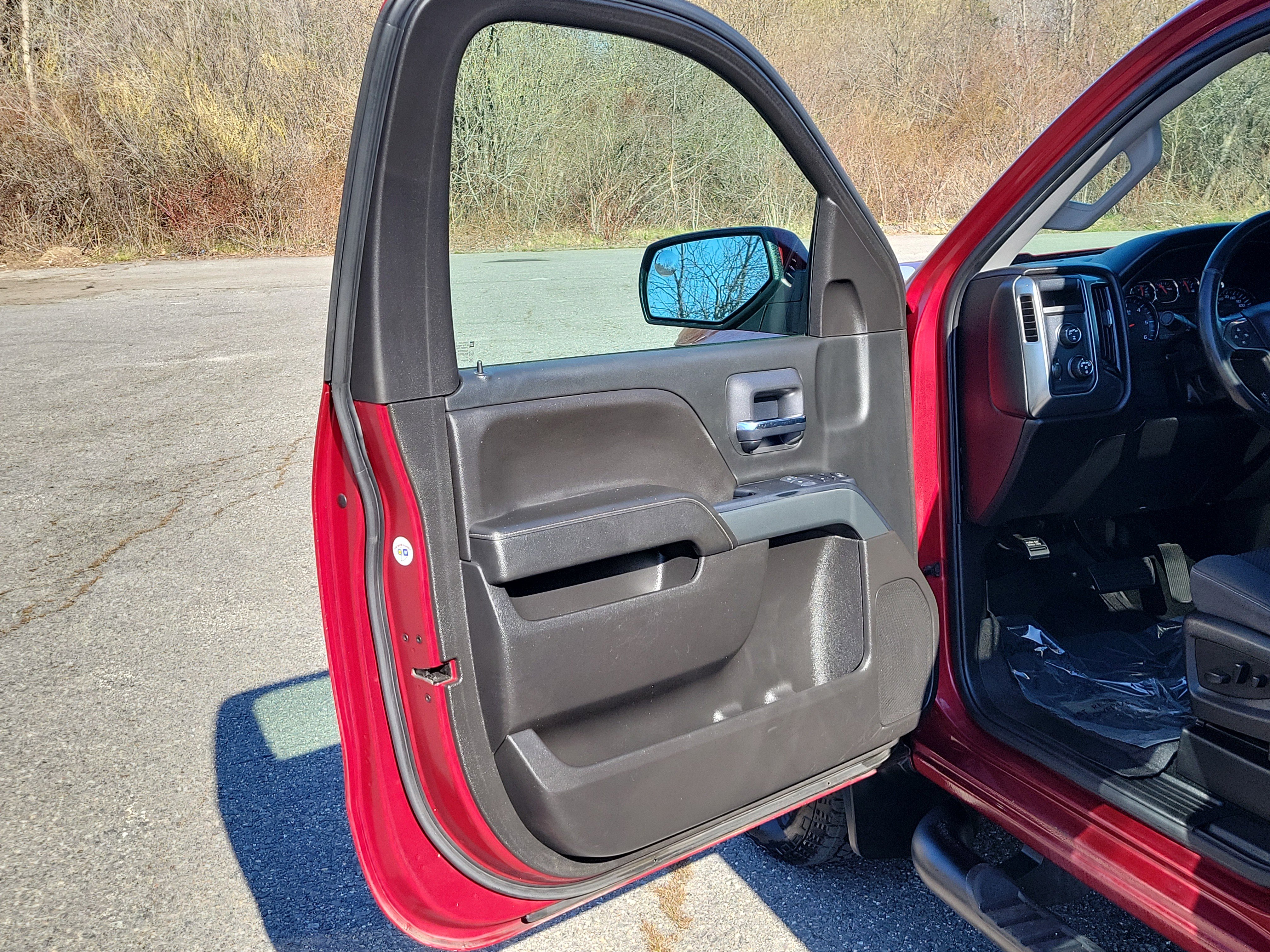 Used 2018 Chevrolet Silverado 1500 LT w/ LT Convenience Package AWD/4WD image 15