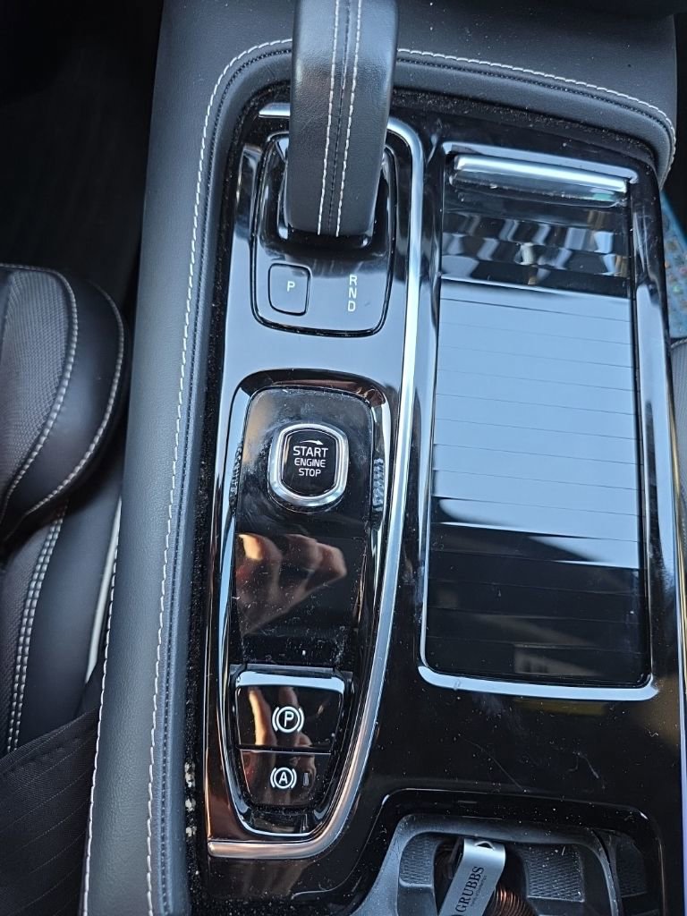 Used 2022 Volvo S60 T8 R-Design w/ Advanced Package image 8