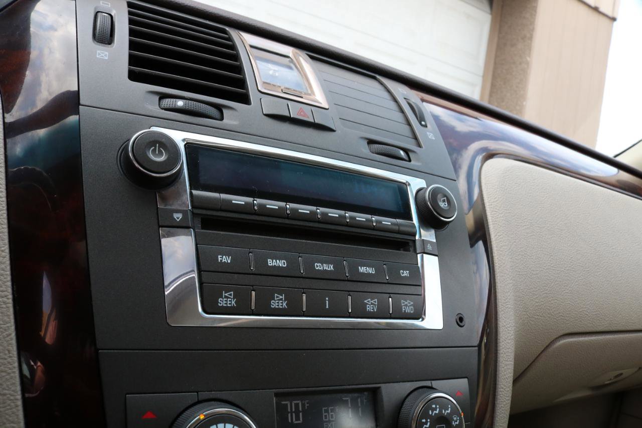 Used 2009 Cadillac DTS w/ Sun And Sound Package image 30