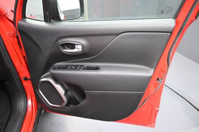 Used 2023 Jeep Renegade Latitude w/ Premium Group AWD/4WD image 27