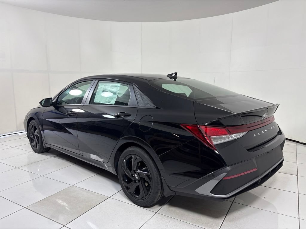 New 2026 Hyundai Elantra SEL Sport FWD image 3