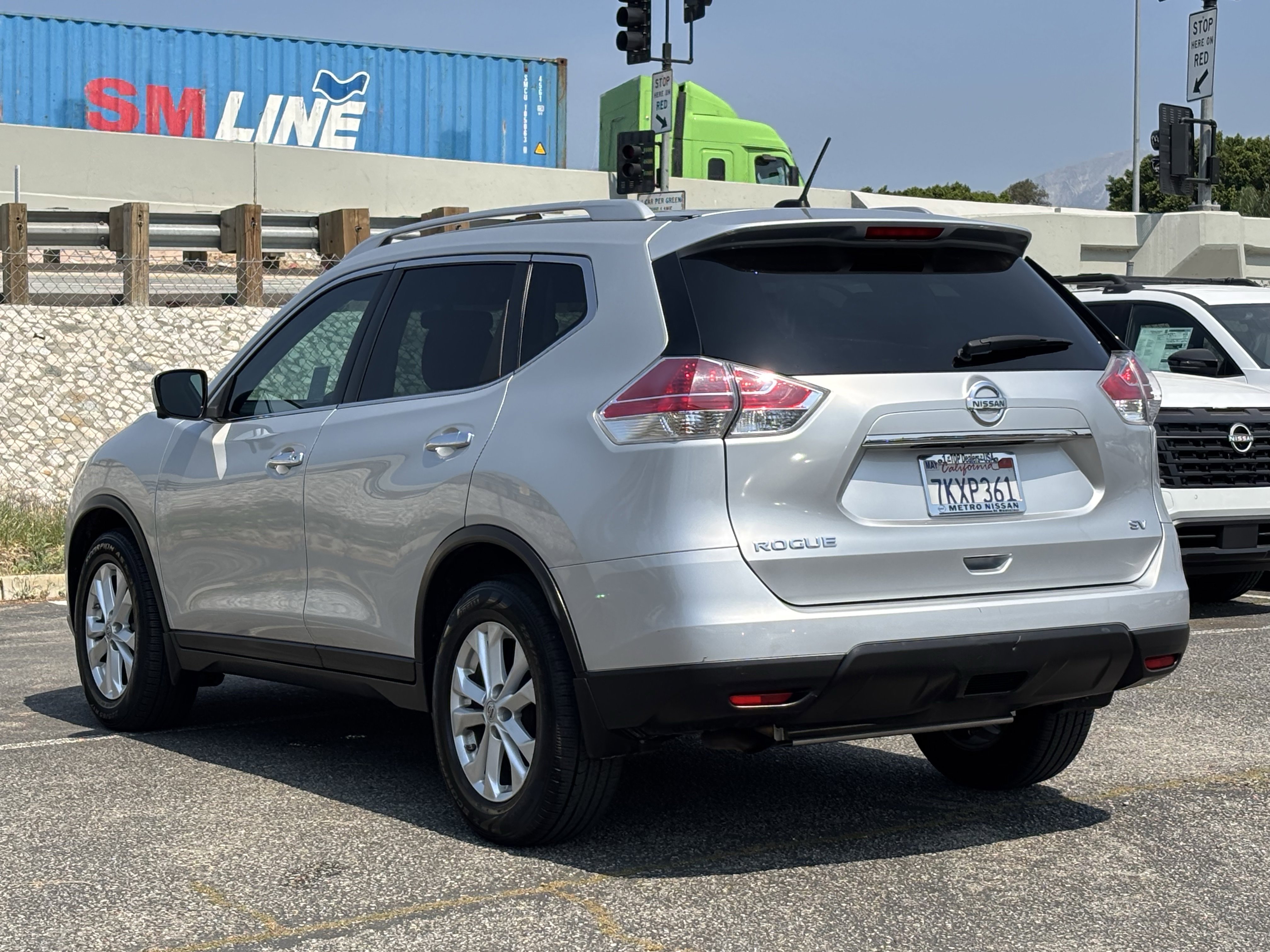 Used 2015 Nissan Rogue SV w/ SV Premium Package image 5