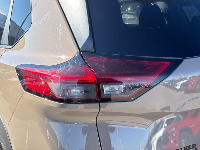 Used 2024 Nissan Rogue SV image 11