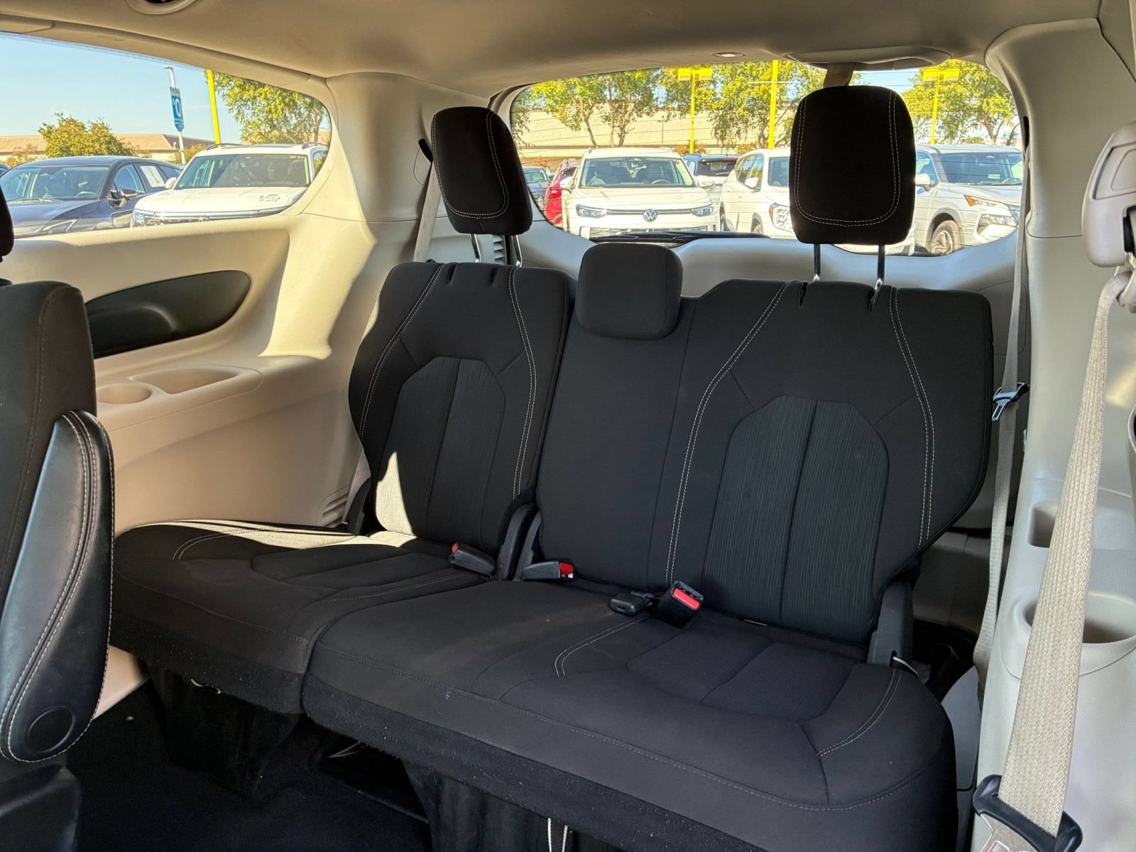 Used 2023 Chrysler Voyager LX FWD image 28
