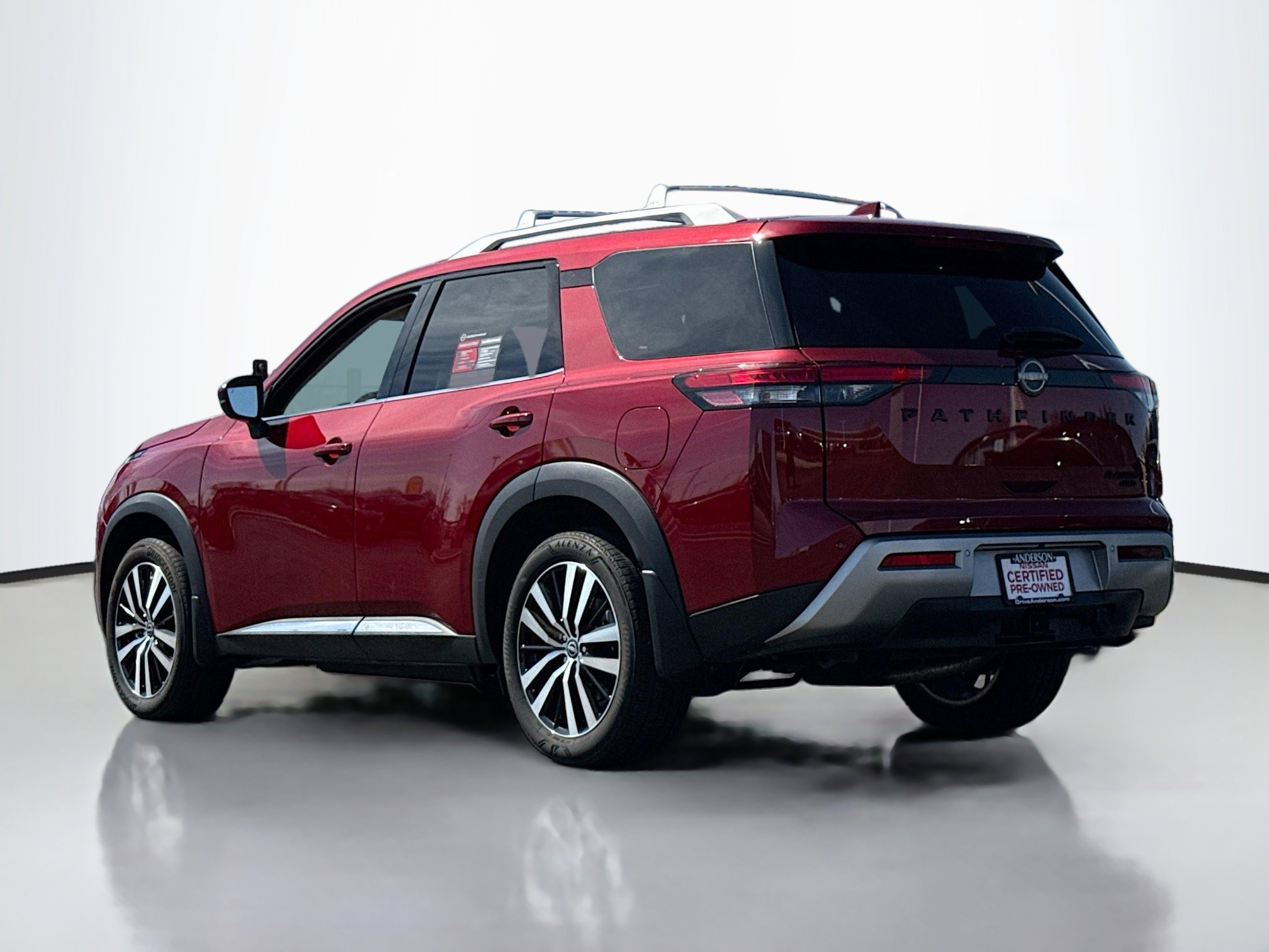 Used 2024 Nissan Pathfinder Platinum w/ Black Appearance Package AWD/4WD image 16