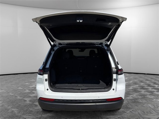 Used 2023 Jeep Grand Cherokee Altitude image 9