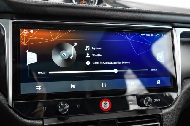 Used 2016 Porsche Macan Turbo w/ Premium Package Plus image 25