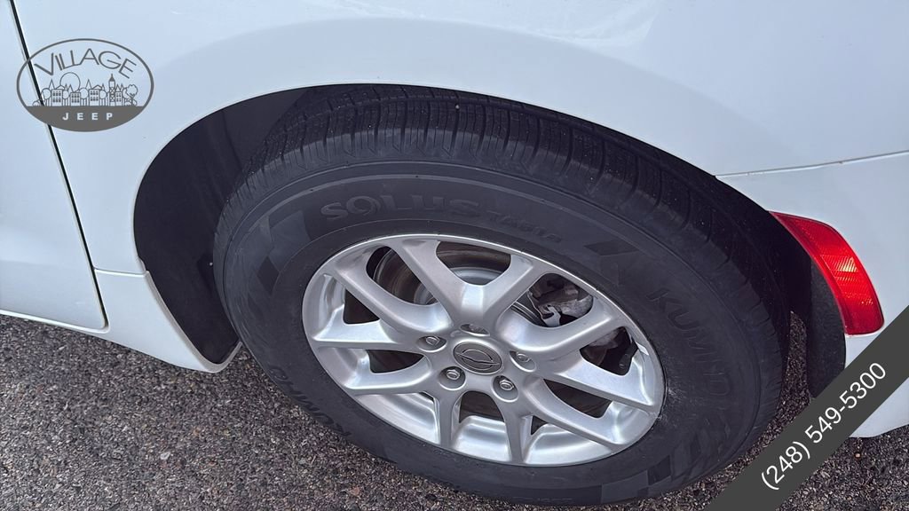Used 2021 Chrysler Pacifica Touring-L FWD image 29