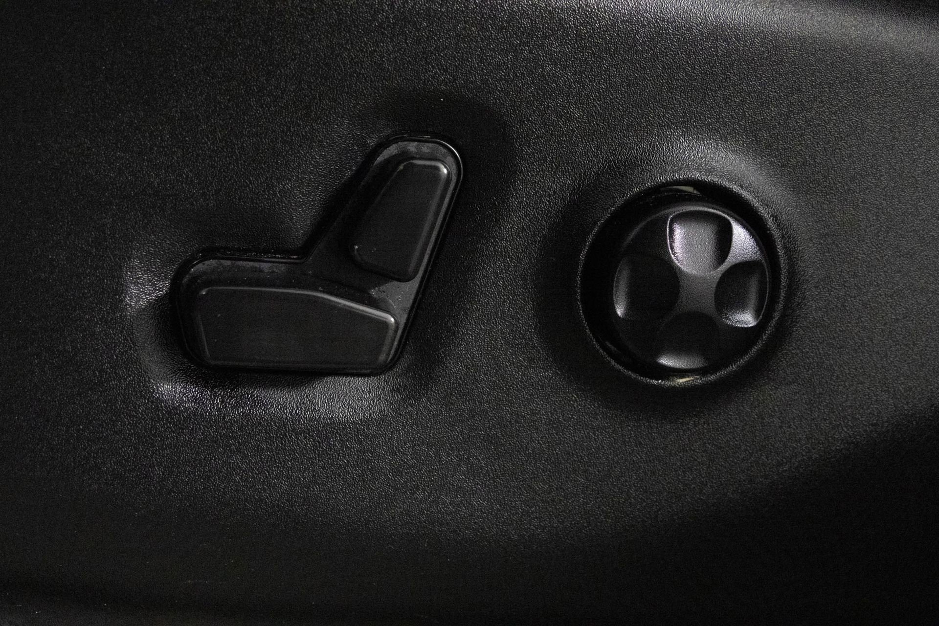 Used 2023 Chrysler Pacifica Touring-L image 19