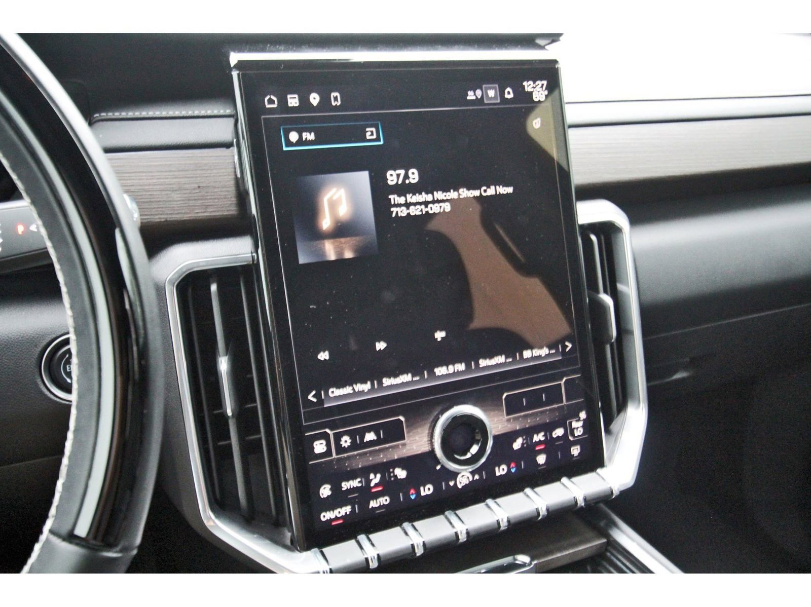 Used 2025 GMC Acadia Denali w/ Super Cruise Package FWD image 23