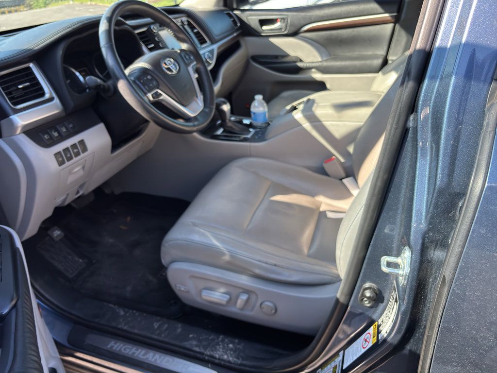 Used 2015 Toyota Highlander Limited Platinum image 11