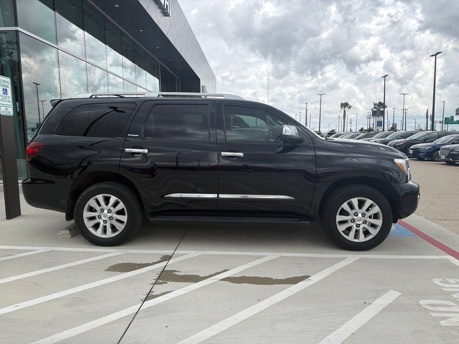 Used 2019 Toyota Sequoia Platinum RWD image 4
