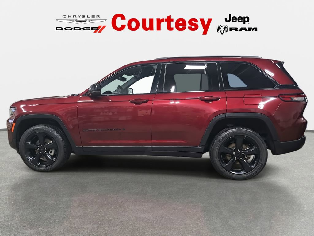 Used 2023 Jeep Grand Cherokee Altitude image 6