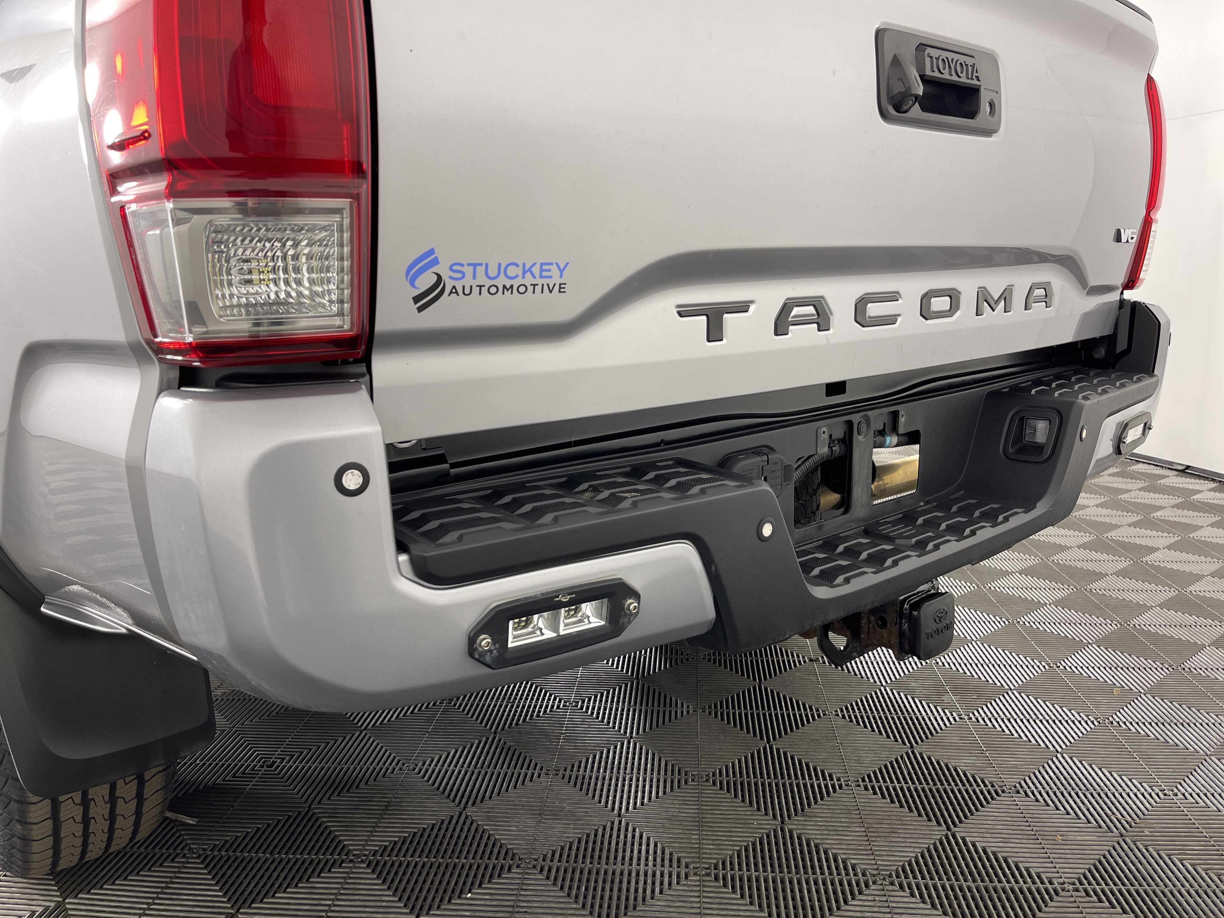 Used 2016 Toyota Tacoma TRD Off-Road image 7