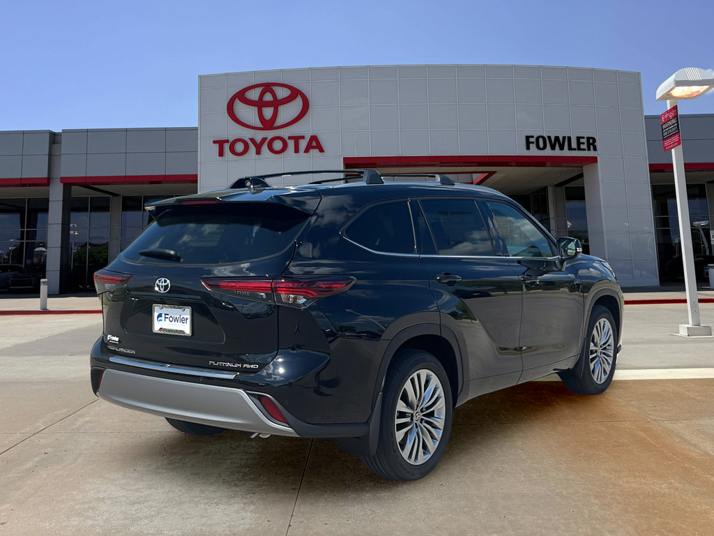 New 2026 Toyota Highlander Platinum AWD/4WD image 6