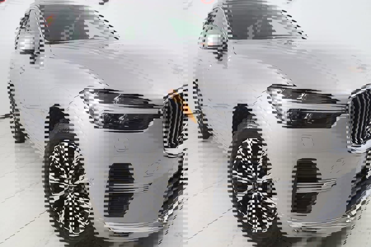 Used 2023 Volvo XC60 B5 Plus w/ Climate Package image 18