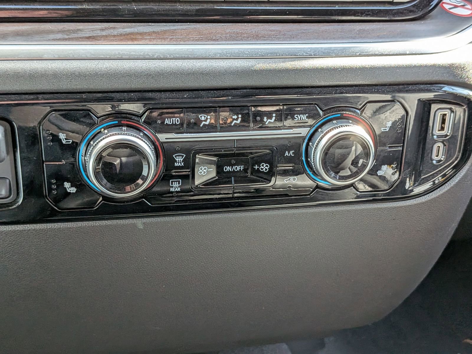 Used 2025 GMC Sierra 1500 SLT image 24