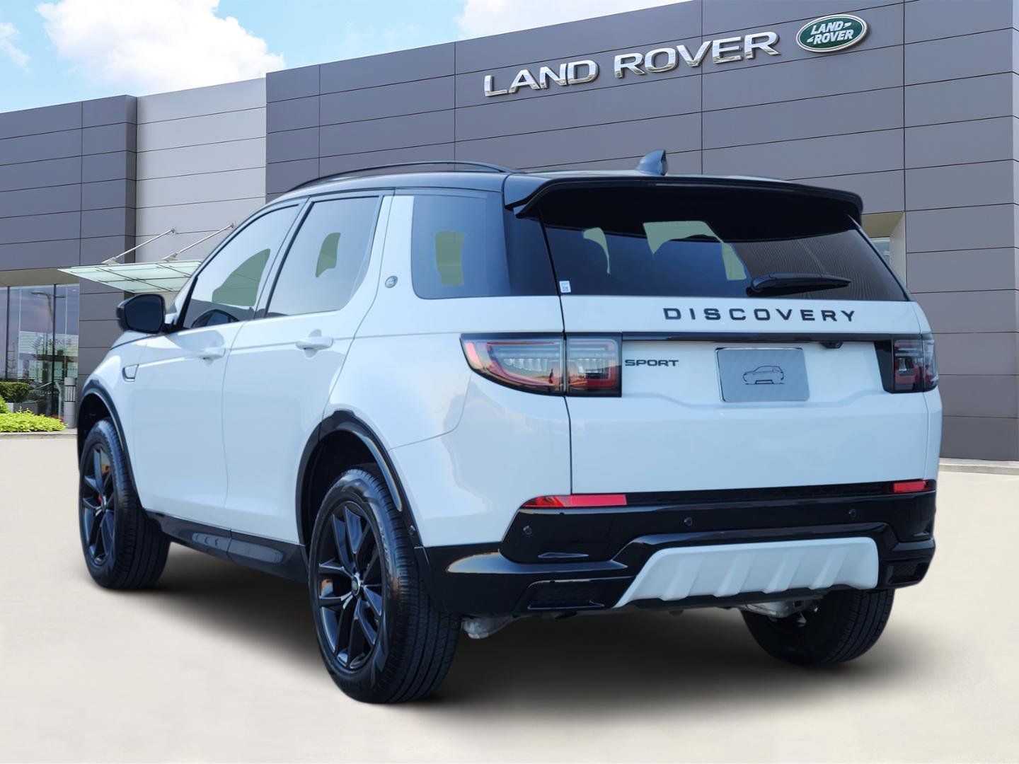 Used 2025 Land Rover Discovery Sport Dynamic SE image 4