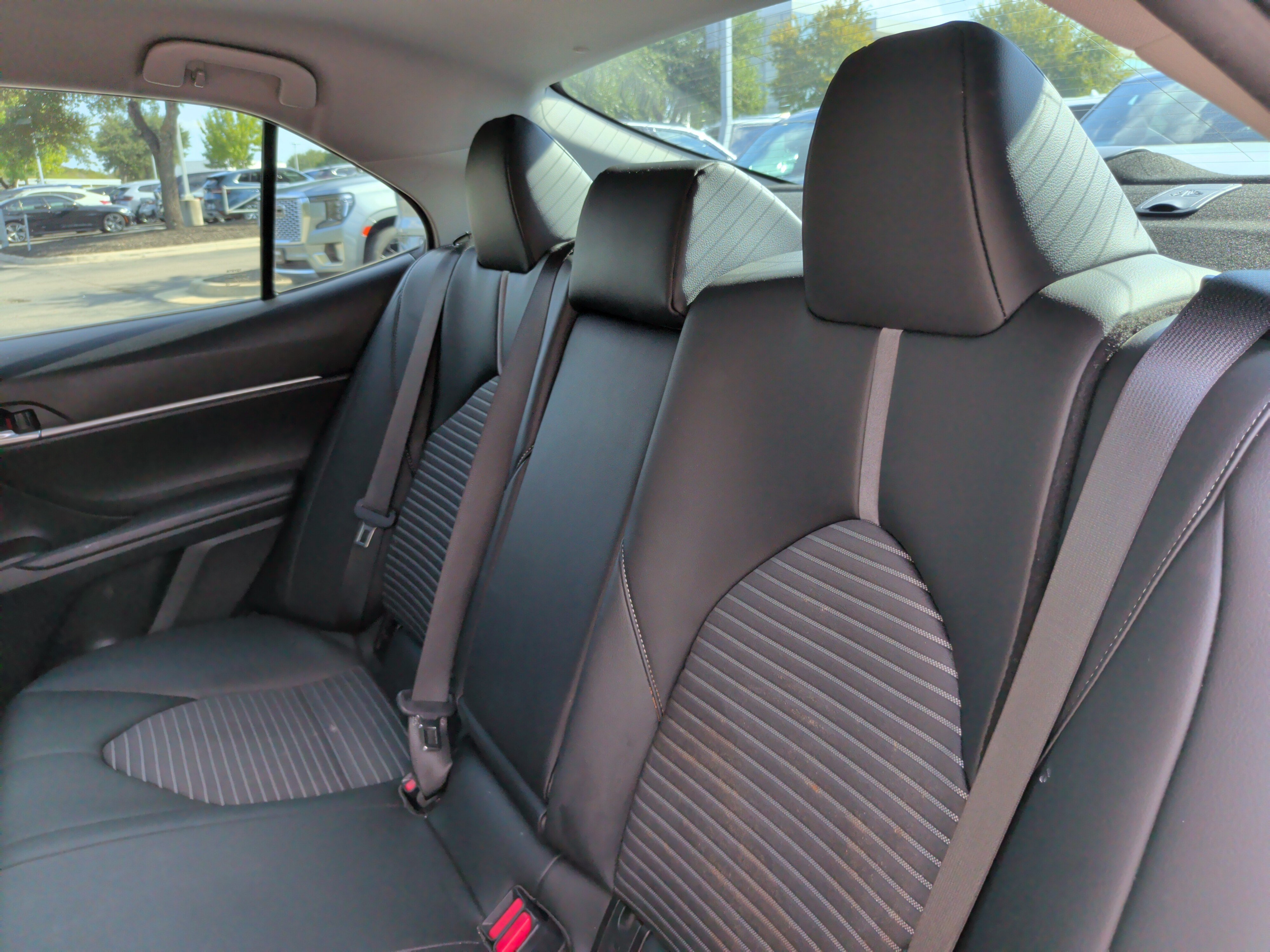 Used 2022 Toyota Camry SE w/ Carpet Mat Package (TMS) FWD image 31