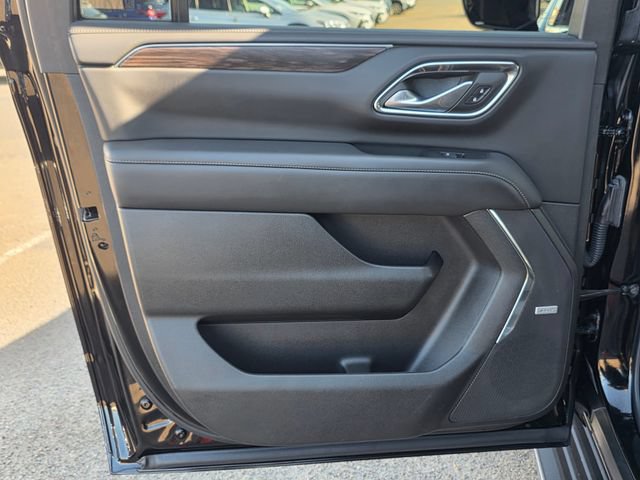 Used 2024 Chevrolet Suburban LT RWD image 23