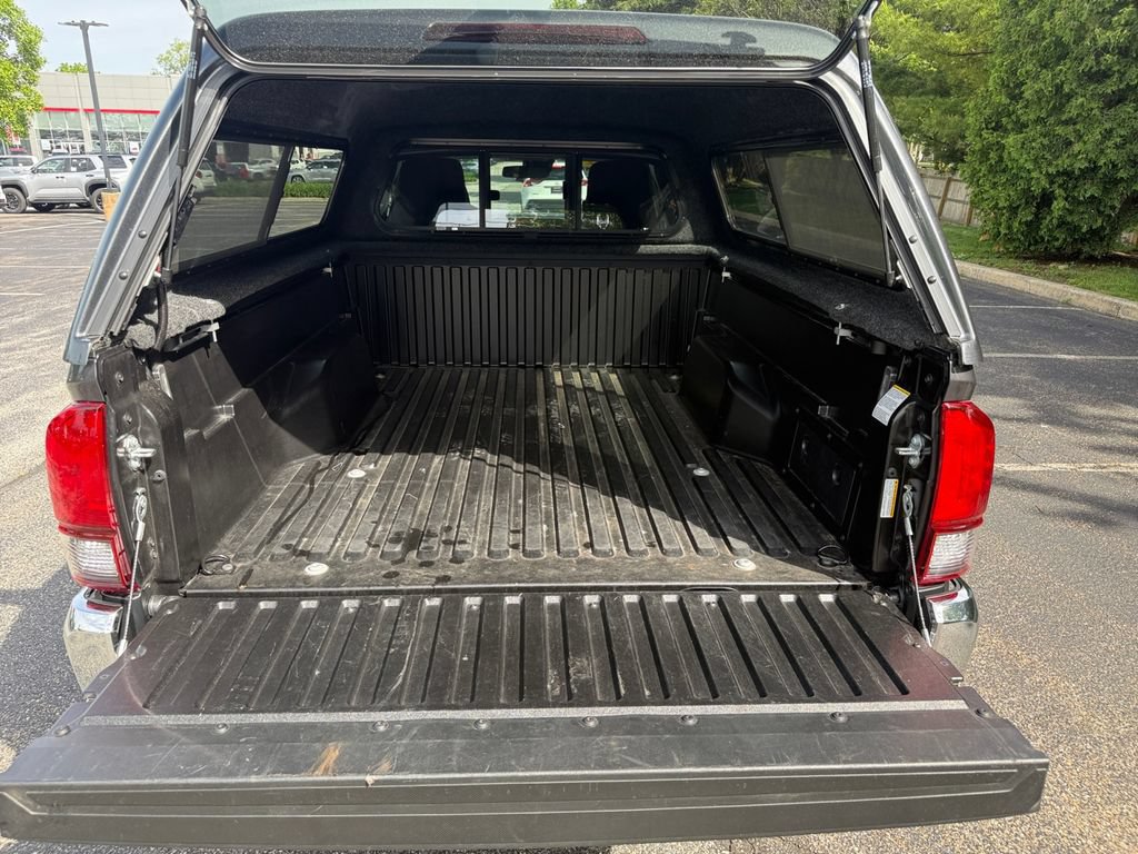 Used 2022 Toyota Tacoma SR5 w/ SR5 Appearance Package (SM) AWD/4WD image 17