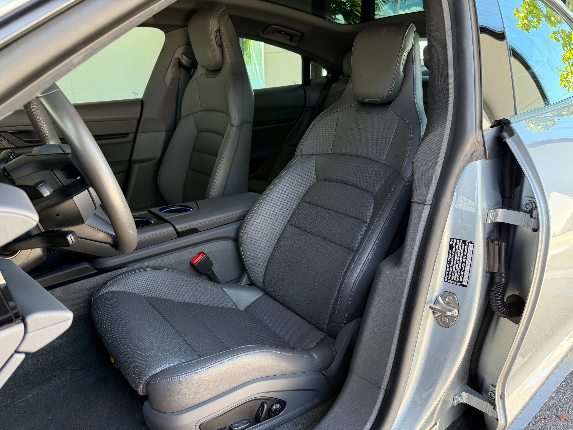 Used 2022 Porsche Taycan image 22