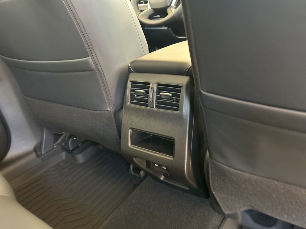 New 2025 Mitsubishi Outlander SE image 26