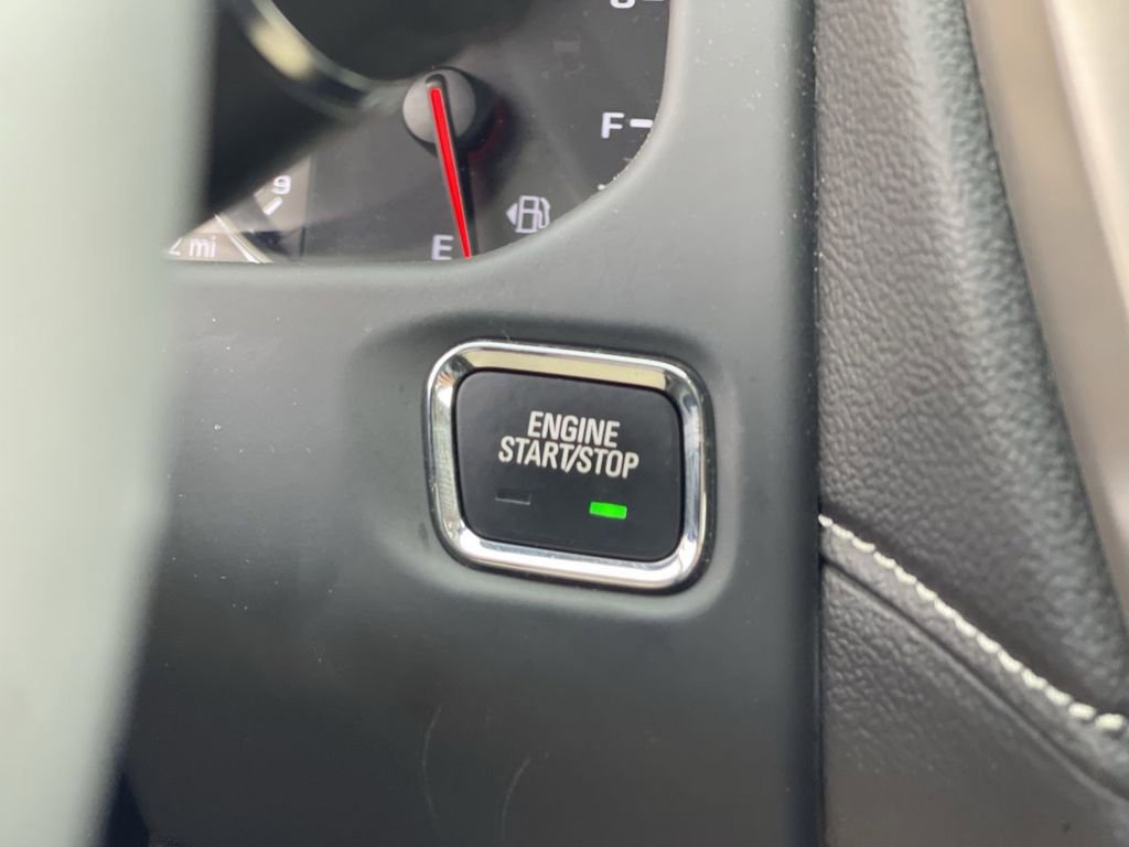 Used 2022 GMC Acadia Denali w/ Denali Ultimate Package FWD image 17