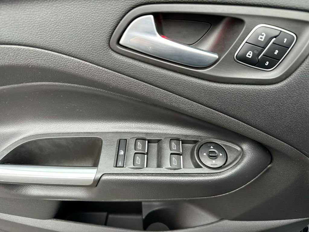 Used 2017 Ford Escape Titanium image 15