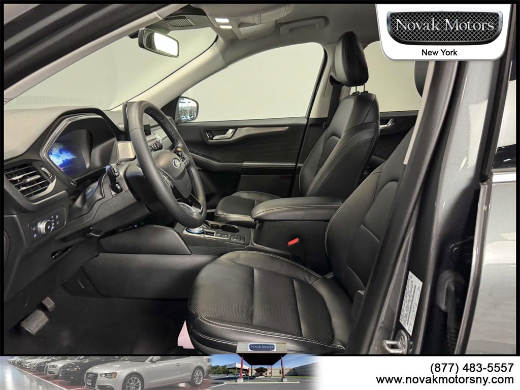 Used 2022 Ford Escape Titanium image 12