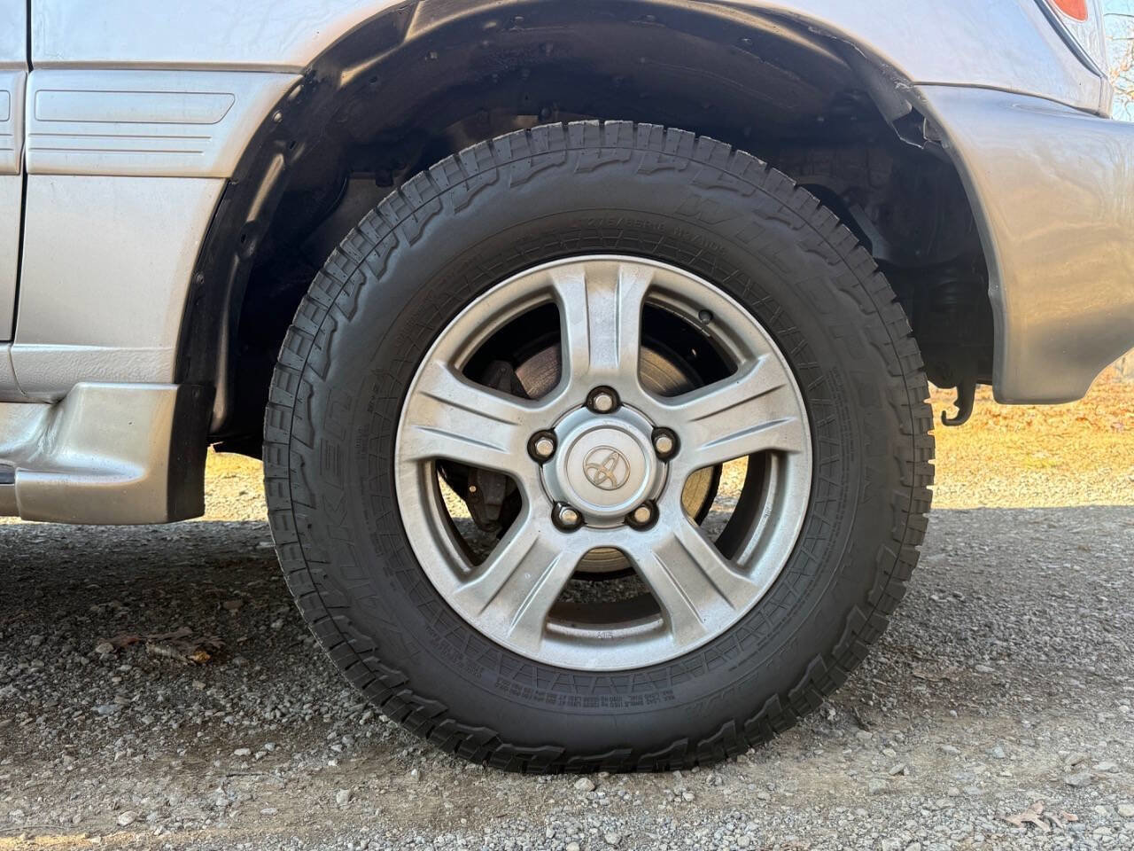 Used 2000 Toyota Land Cruiser Base AWD 4dr SUV image 42