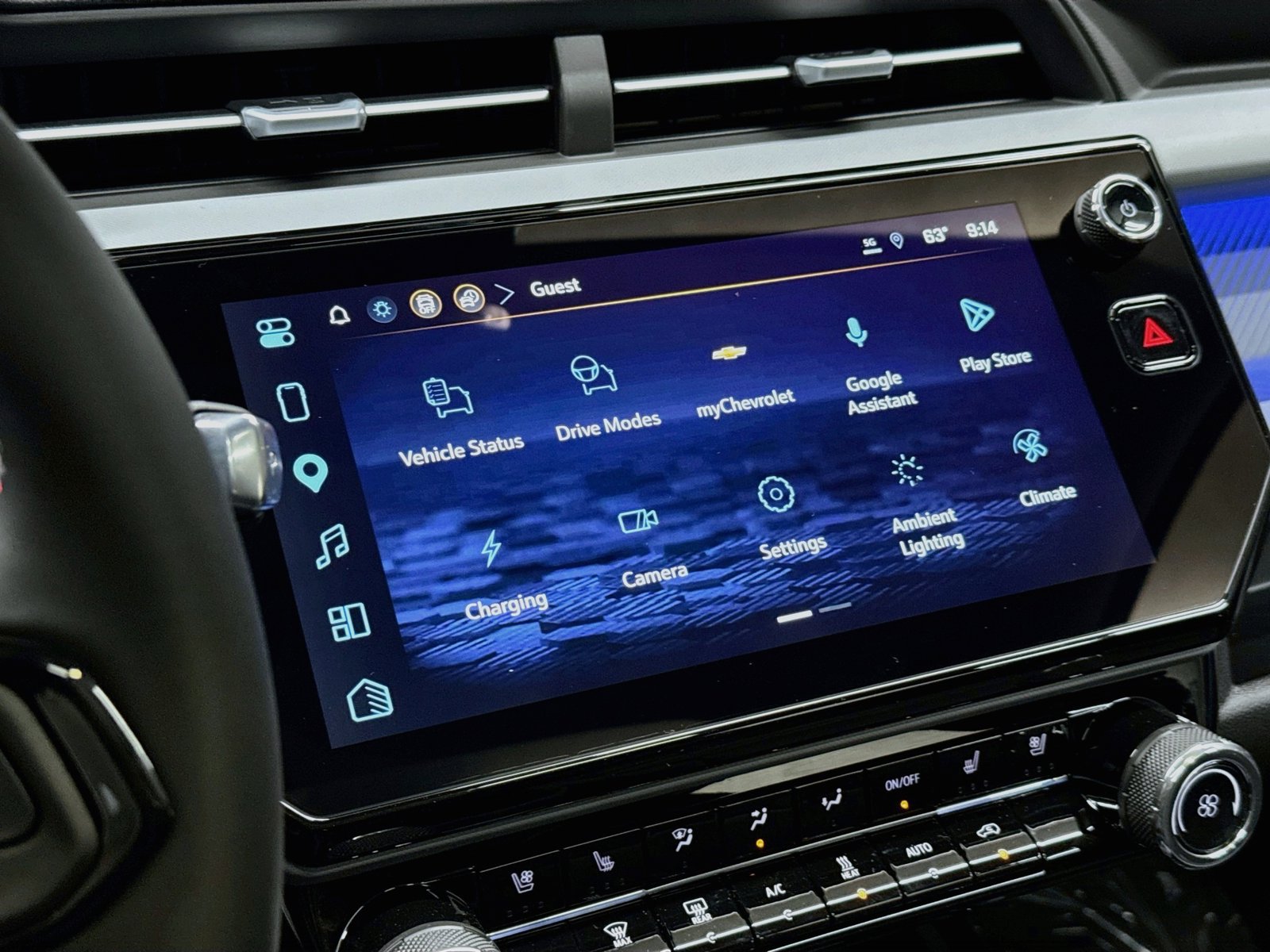 New 2027 Chevrolet Bolt RS w/ Technology Package FWD image 17