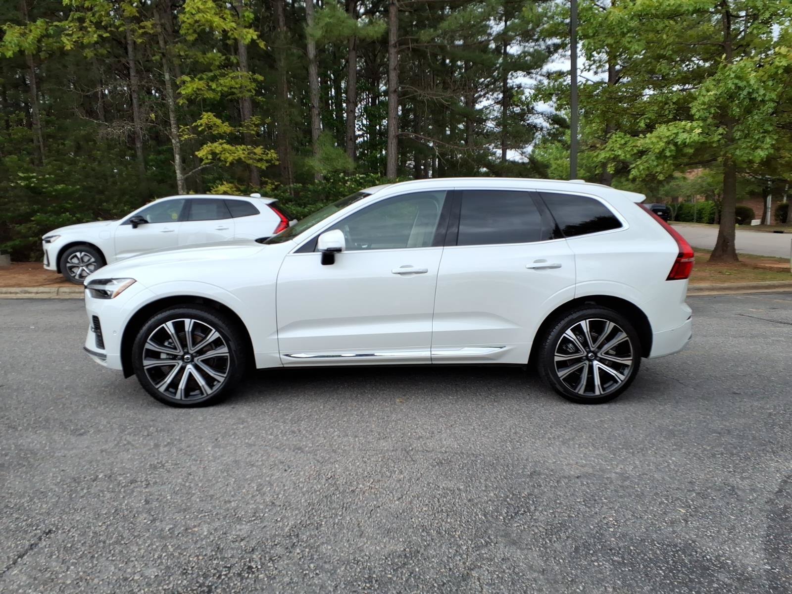 Certified 2023 Volvo XC60 B5 Ultimate w/ Climate Package FWD image 8