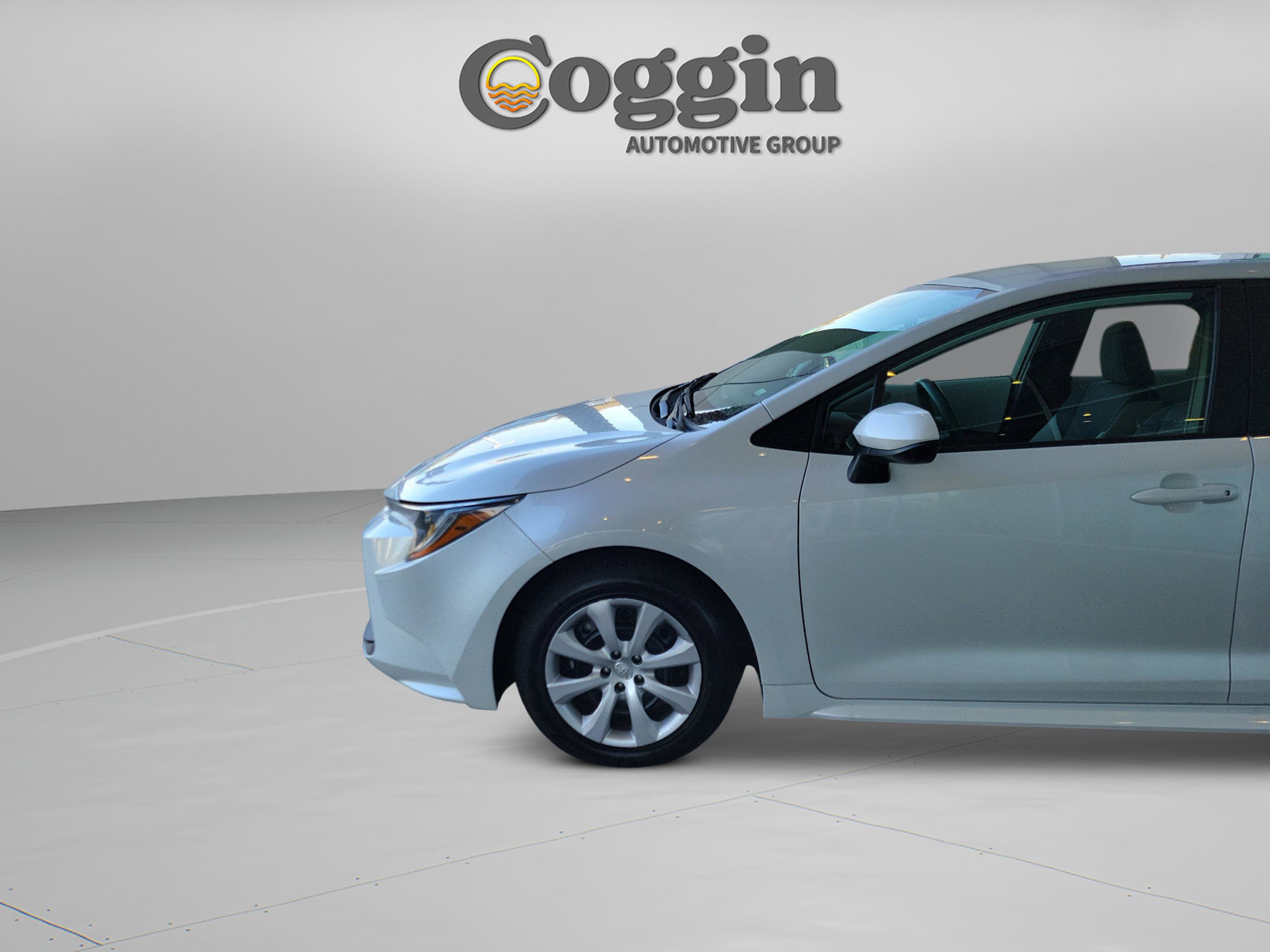 Used 2023 Toyota Corolla LE image 32