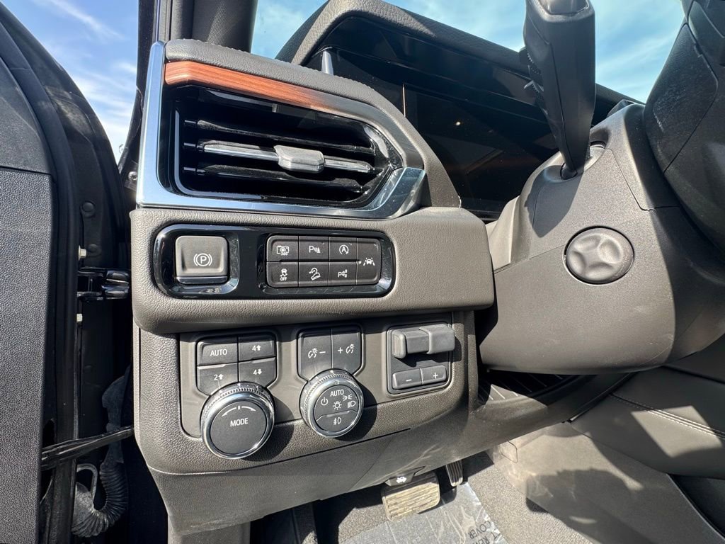 Used 2025 GMC Yukon Denali w/ Denali Reserve Package image 18