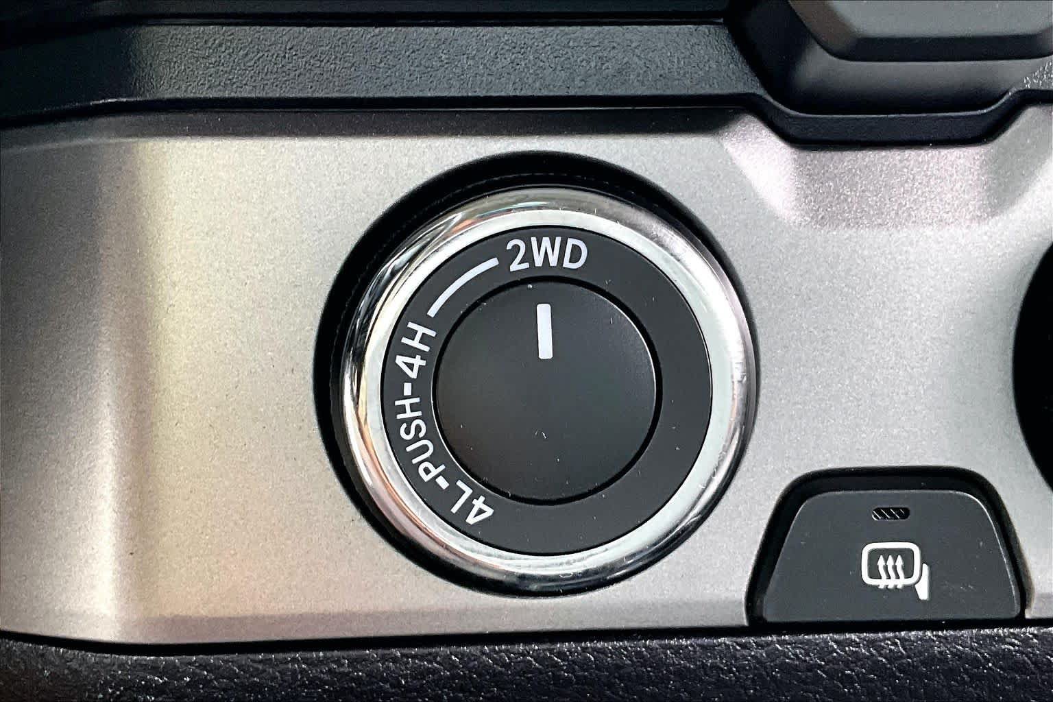 Used 2017 Toyota Tacoma SR5 AWD/4WD image 35