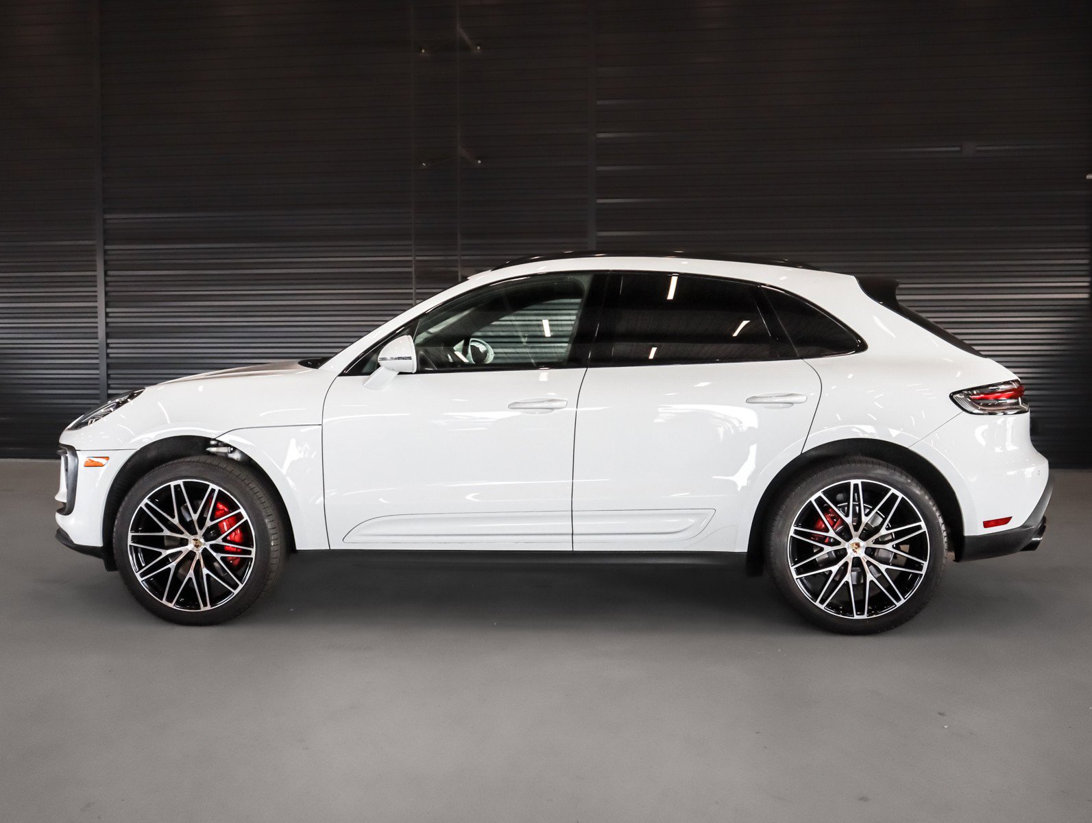 Certified 2023 Porsche Macan S AWD/4WD image 2