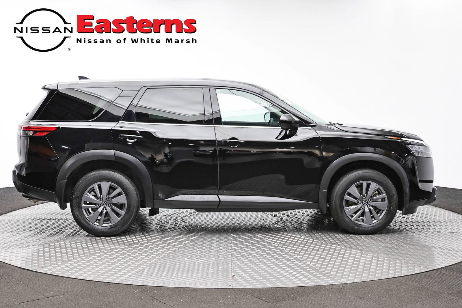 Used 2024 Nissan Pathfinder S AWD/4WD image 4