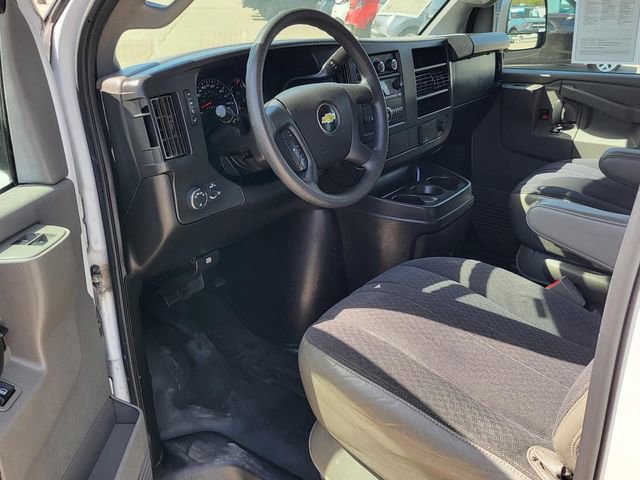 Used 2018 Chevrolet Express 2500 w/ Driver Convenience Package RWD image 3